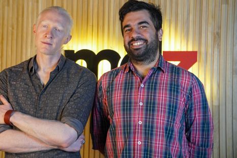 Maximiliano Mirallas y Alejandro Ladislao Rodríguez, de la Banda Viajera, charlaron con MDZ sobre los 10 años de la banda. Maximiliano Mirallas y Alejandro Ladislao Rodríguez, de la Banda Viajera, charlaron con MDZ sobre los 10 años de la banda.