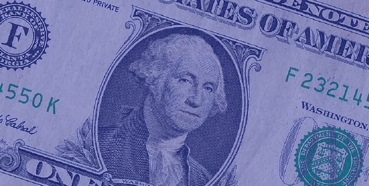 Los billetes de cabeza chica valen menos para quienes operan con el dólar blue. Foto: Pixabay