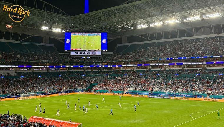 El césped natural del Hard Rock Stadium. Foto: @CopaAmérica