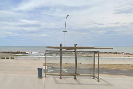 El cadáver apareció en Luna Azul, una playa pública de Mar del Plata. El cadáver apareció en Luna Azul, una playa pública de Mar del Plata.