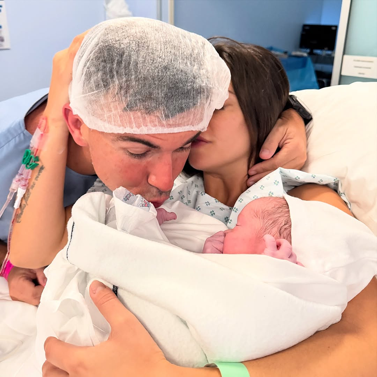 El tierno momento del primer corte de pelo del hijo de Sol Pérez. Foto: Instagram: lasobrideperez