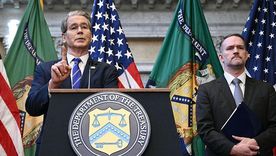 El secretario del Tesoro, Scott Bessent, aquí acompañado por Jamieson Greer, dio un mensaje hacia el contribuyente norteamericano. El secretario del Tesoro, Scott Bessent, aquí acompañado por Jamieson Greer, dio un mensaje hacia el contribuyente norteamericano.