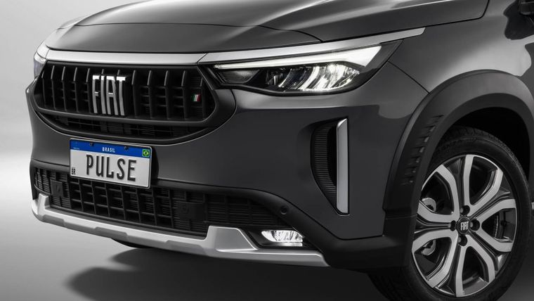 El Fiat Pulse recibe un nuevo diseño exterior e interior, más equipamiento y amplía su gama de versiones.