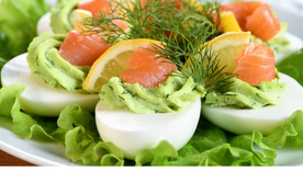 ¡Explosión cremosa! receta de huevos rellenos con palta súper fácil. ¡Explosión cremosa! receta de huevos rellenos con palta súper fácil.