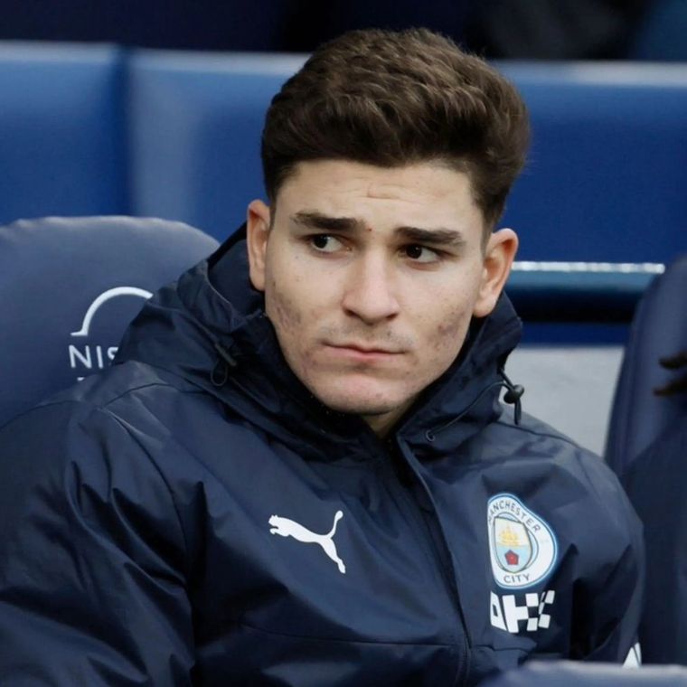 Julián Álvarez juega poco en el City y Barcelona lo pretende.