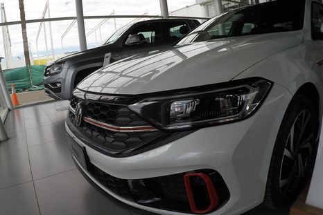 Traé tu auto del exterior sin concesionaria: guía práctica para ahorrar hasta un 30%