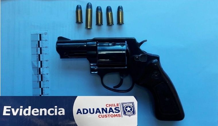 El argentino viajaba con un arma desde Mendoza hacia Chile Foto: Imagen ilustrativa / LAON / Chile