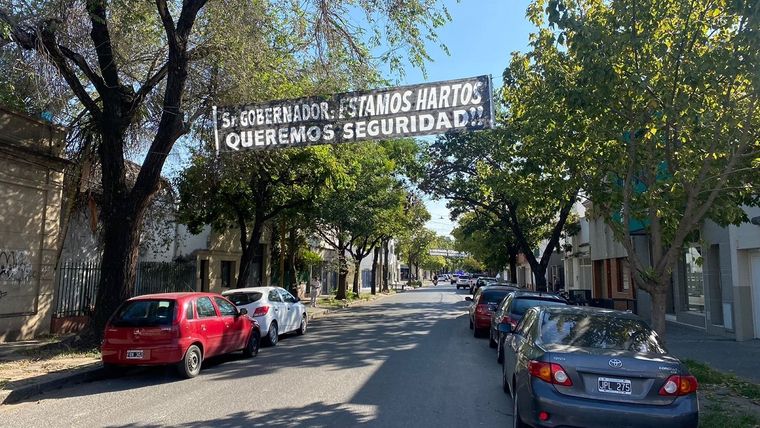 Vecinos piden seguridad Colgaron pasacalles para reclamar seguridad en Santa Fe