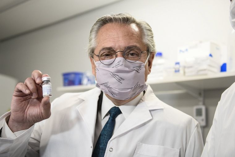 El Presidente habló de la campaña de vacunación y dijo que se habilitarían farmacias para aplicar las dosis