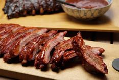 Admira este delicioso carré de cerdo con salsa barbacoa casera ¡la perdición!