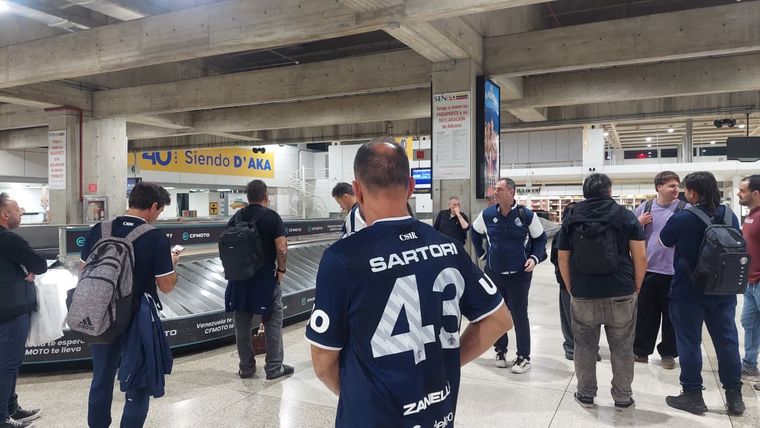 Los hinchas de la lepra acompañando a su equipo. Los hinchas de la lepra acompañando a su equipo.