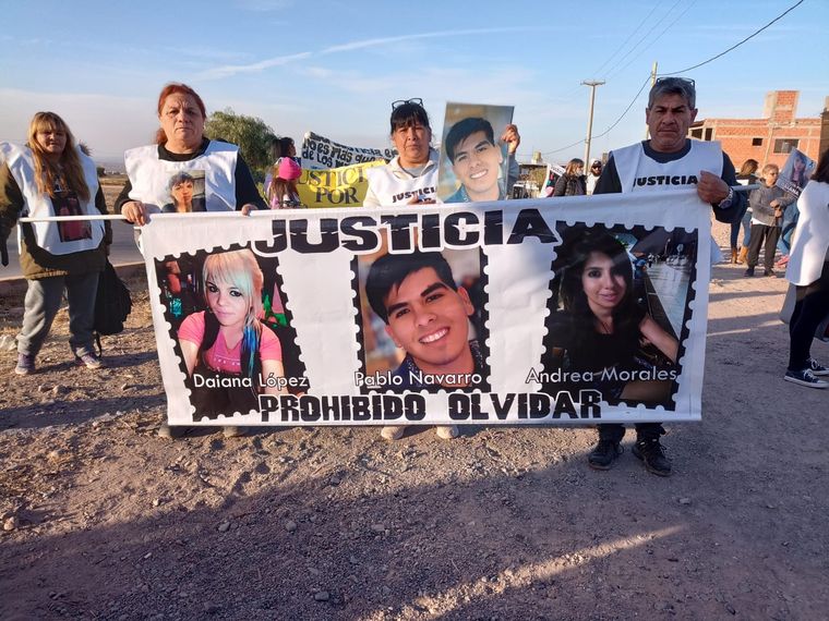 Familiares piden justicia por las tres muertes en la rotonda de El Challao