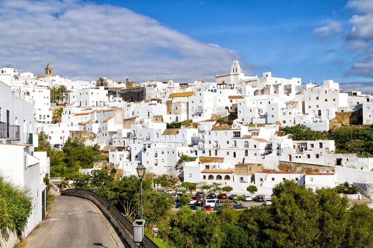 Vejer de la Frontera deslumbra con su arquitectura blanca y vistas al Atlántico. Vejer de la Frontera deslumbra con su arquitectura blanca y vistas al Atlántico.