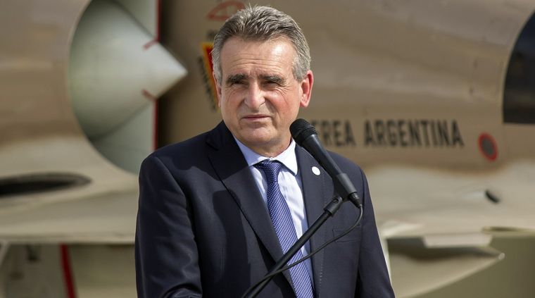 Agustín Rossi es uno de los funcionarios a los que el Gobierno nacional optó por mandarlo a las listas Foto: Prensa Fuerza Aérea