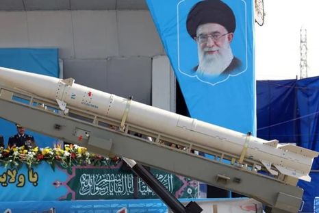 Irán está atacando con éxito Israel y sus misiles vuelan por el cielo israelí. Foto Efe Irán está atacando con éxito Israel y sus misiles vuelan por el cielo israelí. Foto Efe