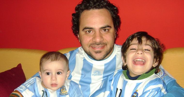 Felipe Perroni y el sueño de varios padres: disfrutar el Mundial con sus dos hijos. Foto: Gentileza