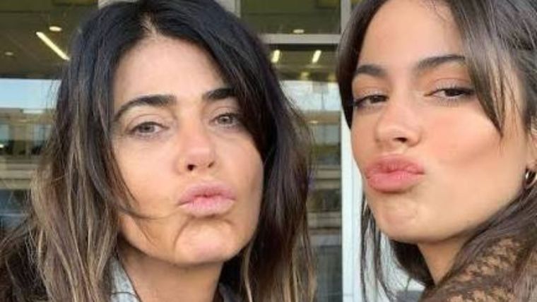La madre de la artista publicó un cariñoso agradecimiento a una amiga cercana desde Francia. La madre de la artista publicó un cariñoso agradecimiento a una amiga cercana desde Francia.