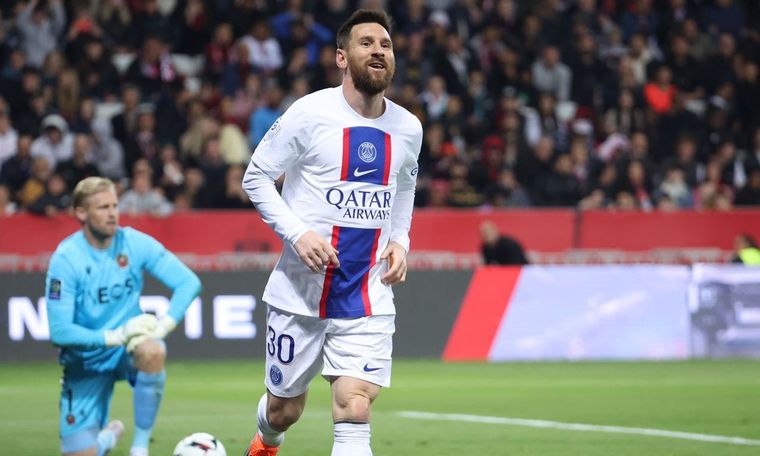 Messi fue silbado por los hinchas del PSG.