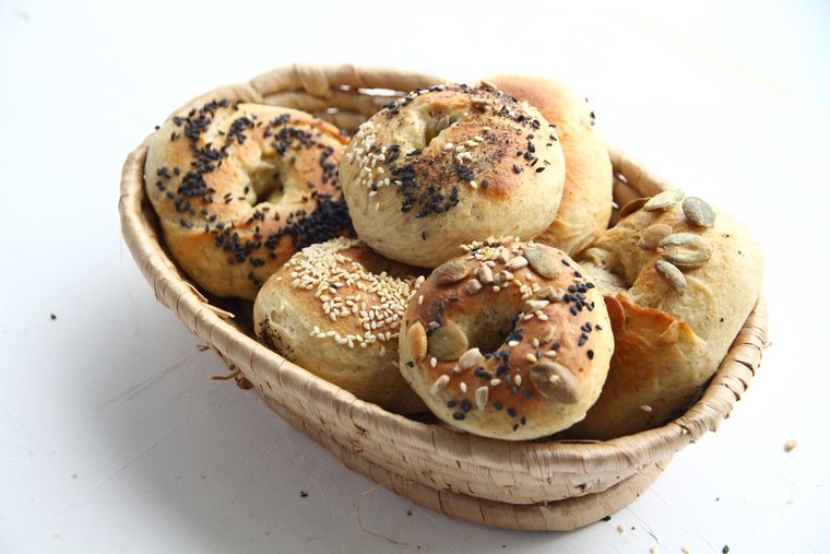 Existen versiones dulces y saladas de la receta de bagels, ideales para todo tipo de relleno. Existen versiones dulces y saladas de la receta de bagels, ideales para todo tipo de relleno.