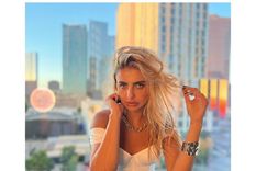 Michelle Renaud tiene un hijo llamado Marcelo. Michelle Renaud tiene un hijo llamado Marcelo.