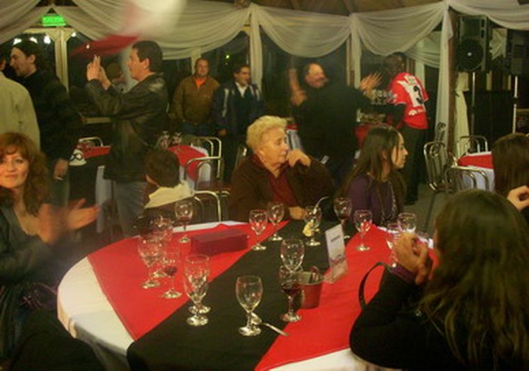 Maipú festejó a lo grande el ascenso al Argentino A. Foto: MDZ