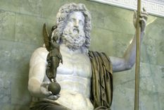 el marmol iluminaba naturalmente la estatua de zeus de olimpia