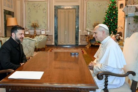 León XIV recibe en audiencia al presidente de Ucrania, Volodímir Zelenski, en Castel Gandolfo. Foto Dpa