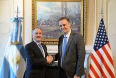 El jefe de Gabinete, Manuel Adorni, y el embajador de Estados Unidos en Argentina, Peter Lamelas, en la Casa Rosada.