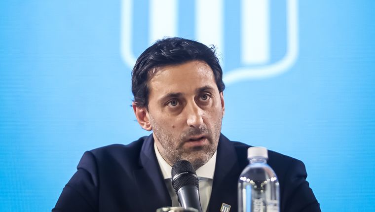 Diego Milito estalló contra el fútbol argentino luego de la eliminación de Racing.