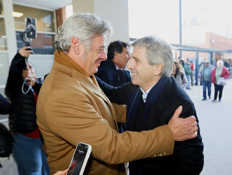 El ministro de Economía, Luis Caputo, junto al titular de la Sociedad Rural Argentina, Nicolás Pino. El ministro de Economía, Luis Caputo, junto al titular de la Sociedad Rural Argentina, Nicolás Pino.