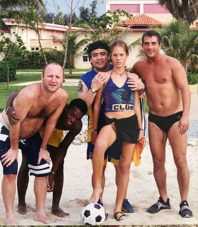 Diego Maradona junto a Mavys Álvarez