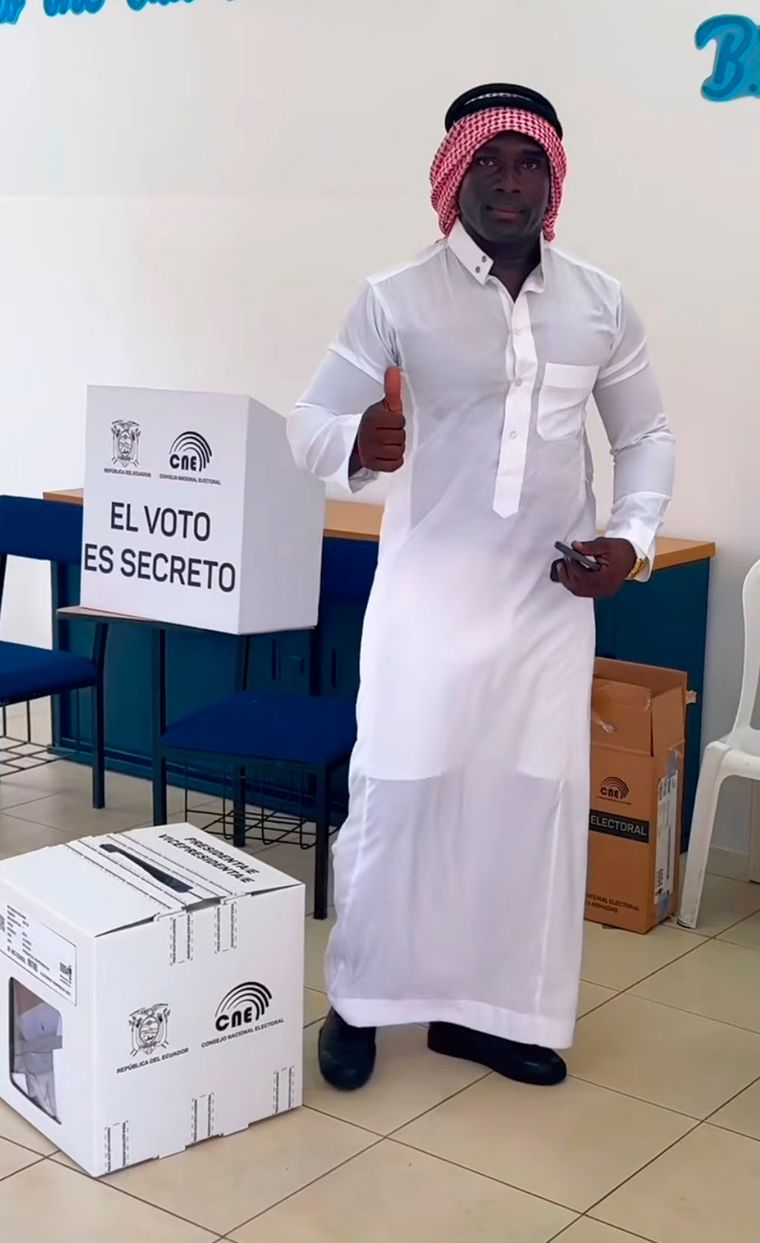 Segundo Castillo fue a votar presidente disfrazado de jeque árabe. Foto: Captura Instagram