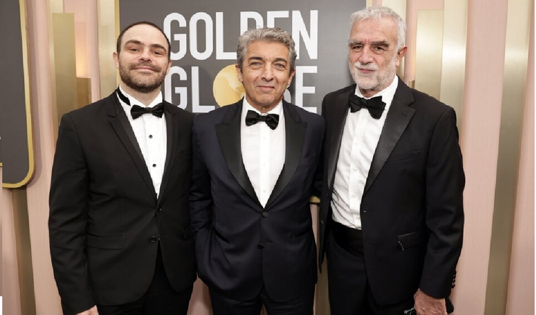 Peter Lanzani, Ricardo Darin y Luis Moreno Ocampo en la ceremonia de los Globos de Oro representando a Argentina, 1985.