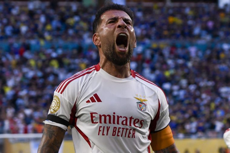 Uno a favor y otro en contra: la FIFA le dio el primer gol de Boca a Nicolás Otamendi en autogol.