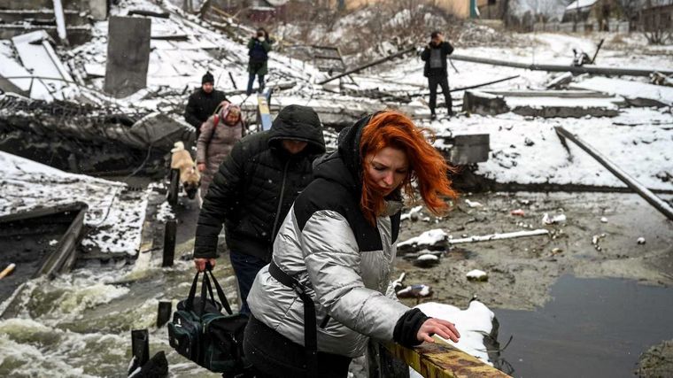 Civiles huyen de Kiev. Foto: Rtve.