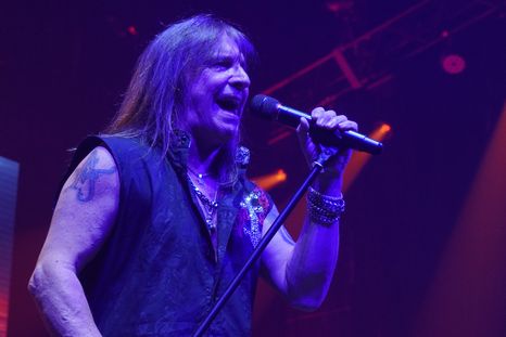 El ícono del rock recordó ante Agustina Becerra la escalofriante experiencia que marcó a su familia. El ícono del rock recordó ante Agustina Becerra la escalofriante experiencia que marcó a su familia.
