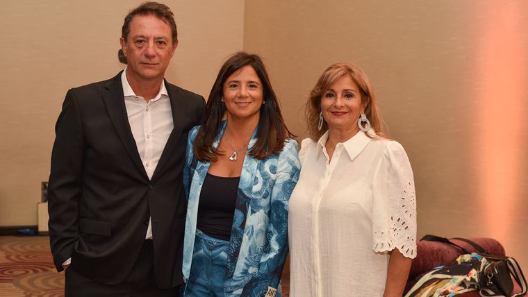 Raúl Beguier, la subsecretaria de Infraestructura Marité Badui y Salua Baduí. Raúl Beguier, la subsecretaria de Infraestructura Marité Badui y Salua Baduí.