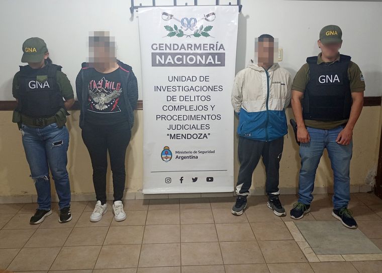 Los dos detenidos por la venta de droga. Foto: Gendarmería