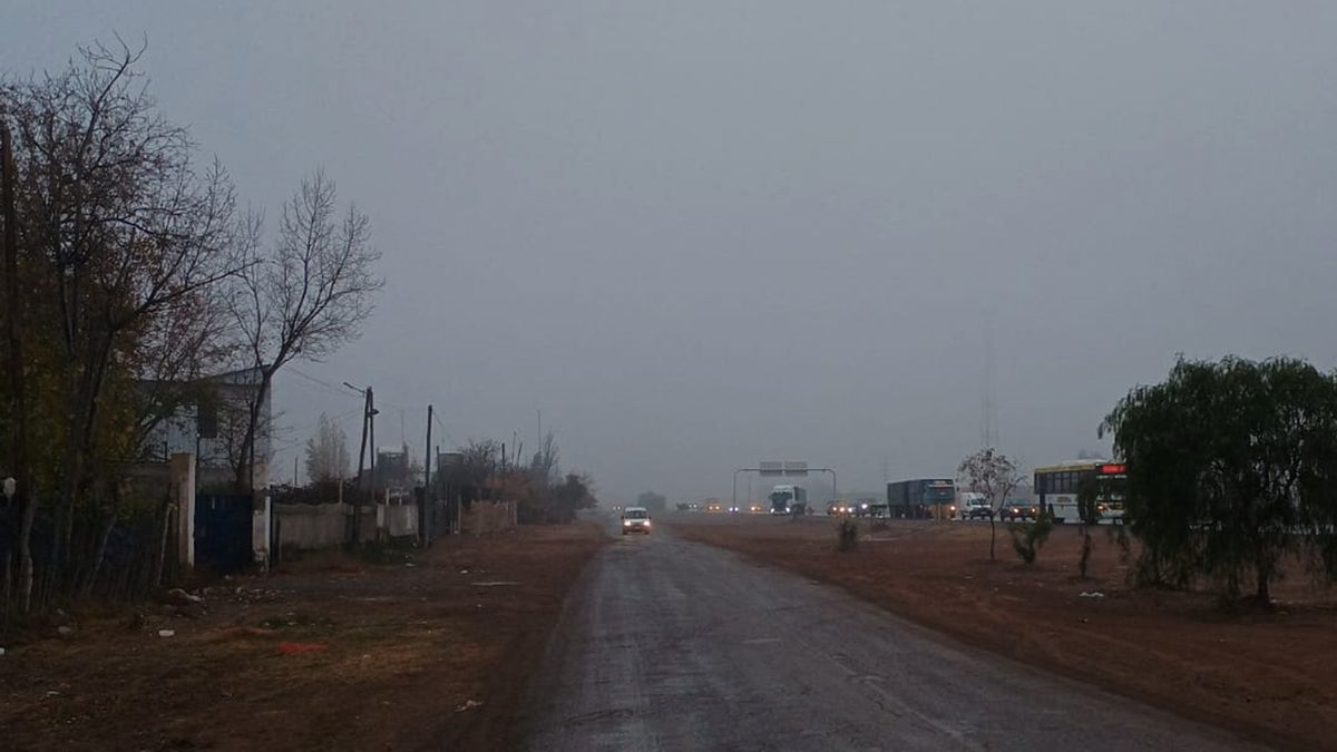 Una intensa niebla sorprendió a Mendoza y redujo la visibilidad en varios puntos
