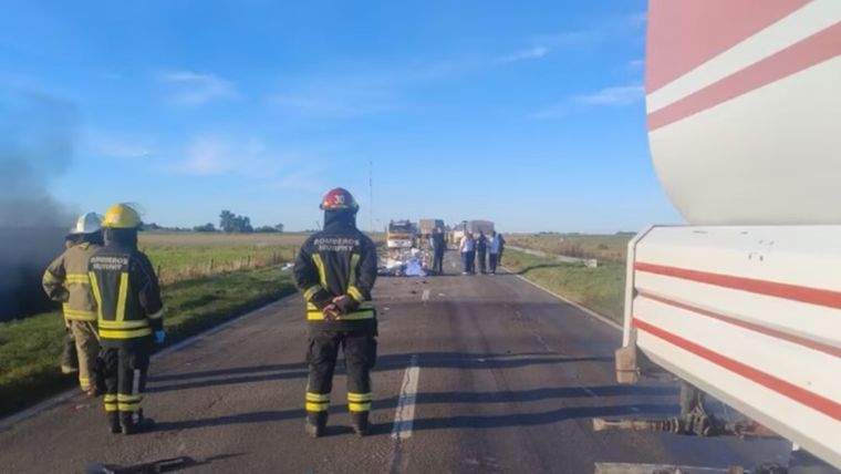 El siniestro vial dejó un saldo de dos víctimas fatales, un médico y el conductor de la ambulancia. Foto: Gentileza Pueblo Regional