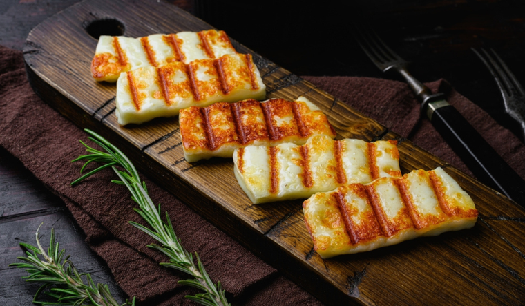 Queso halloumi a la parrilla: el plato que sorprenderá a tus invitados Foto: Shutterstock