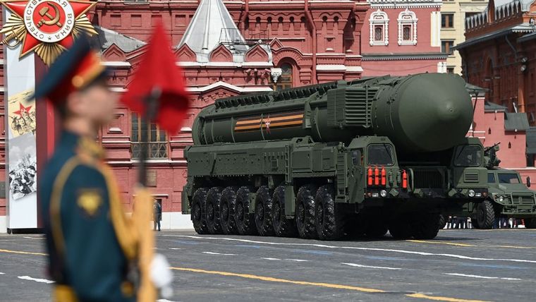 Un desfile con armas nucleares en la icónica Plaza Roja de Moscú Foto: DPA