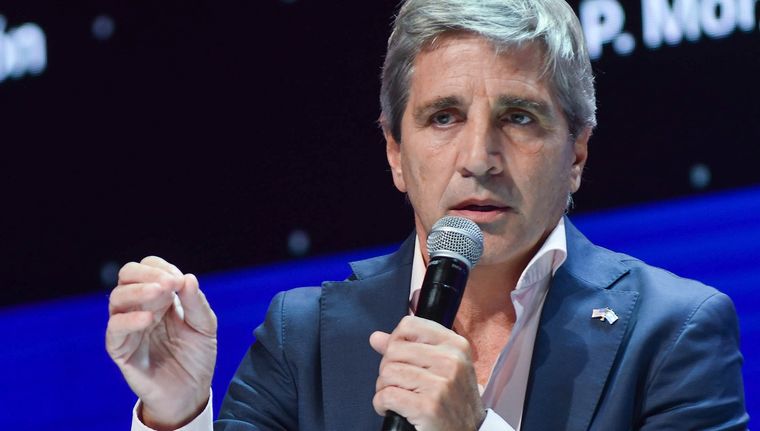 El ministro de Economía dijo que la prioridad del Gobierno es bajar la inflación. Foto: NA