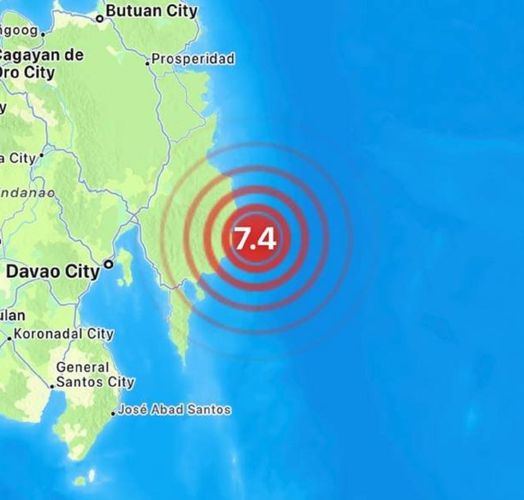 La agencia sismológica de Filipinas (Phivolcs) alertó sobre la posibilidad de un tsunami y pidió las evacuaciones inmediatas de varias provincias.