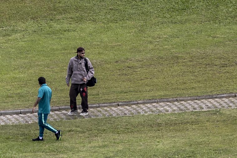 Neymar Jr. llegando al centro de entrenamiento de Granja Comar este miércoles, en Teresópolis, Brasil. Neymar Jr. llegando al centro de entrenamiento de Granja Comar este miércoles, en Teresópolis, Brasil. 