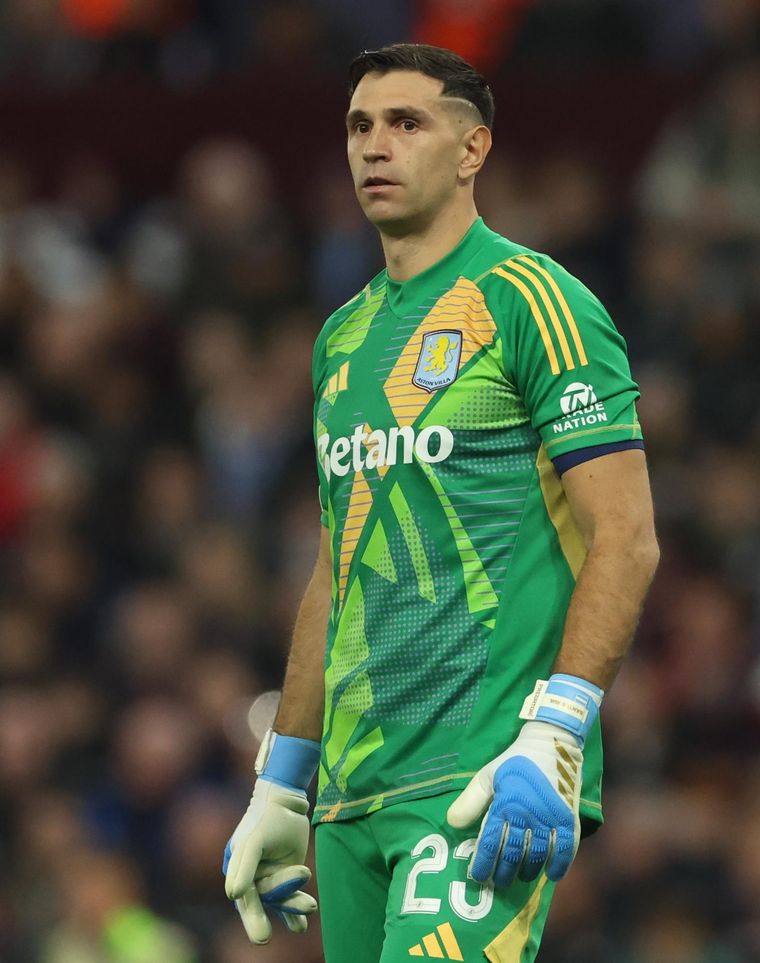 Emiliano Martínez fue la figura del Aston Villa. Foto: EFE