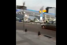 El agente de tránisto fue atropellado y arrastrado en el capot por una cuadra