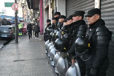 La Policìa de la Ciudad desalojó a los manteros que ocupaban ilegalmente veredas en el barrio de Liniers. La Policìa de la Ciudad desalojó a los manteros que ocupaban ilegalmente veredas en el barrio de Liniers.