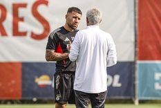 José Mourinho fue contundente al hablar sobre el interés del Barcelona por Nicolás Otamendi. Foto: @SLBenfica José Mourinho fue contundente al hablar sobre el interés del Barcelona por Nicolás Otamendi. Foto: @SLBenfica