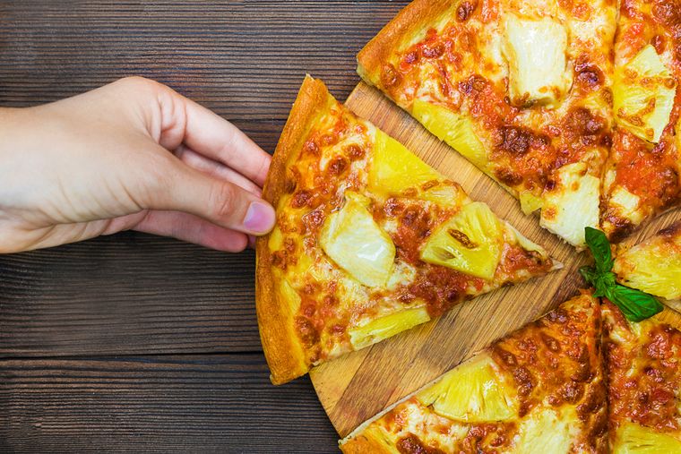 Hoy existen versiones con pollo, bacon, jalapeños o incluso ananá asado, adaptando la receta a diferentes gustos. Hoy existen versiones con pollo, bacon, jalapeños o incluso ananá asado, adaptando la receta a diferentes gustos.